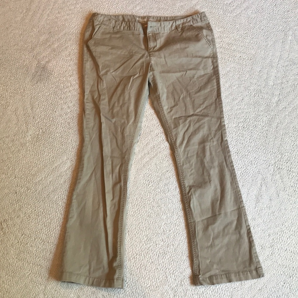 Slim bootcut Khaki pants